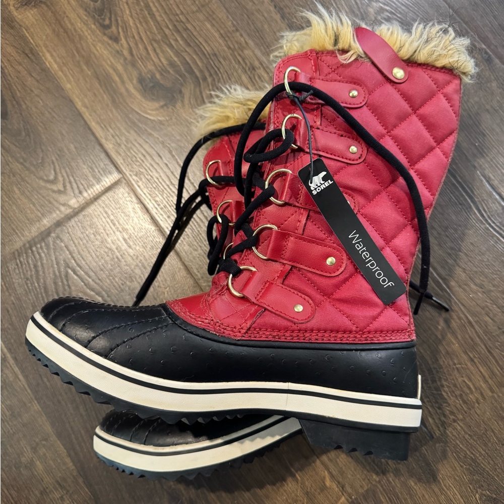 Sorel Women's Quilted Red and Black Winter Boots